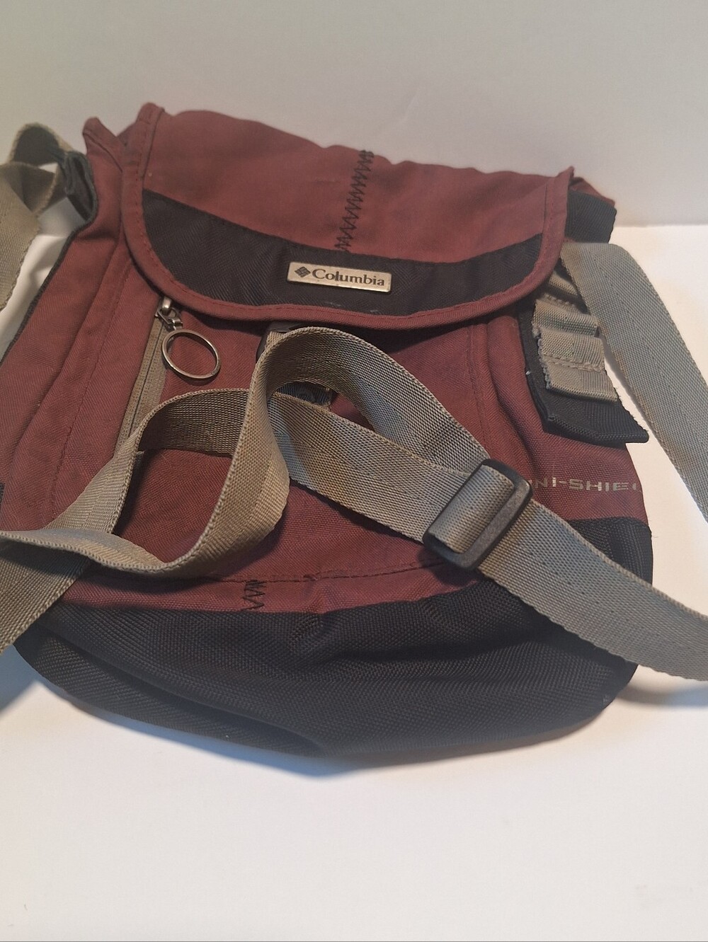 Columbia Maroon and Gray Messenger Crossbody Bag - Picture 8 of 8